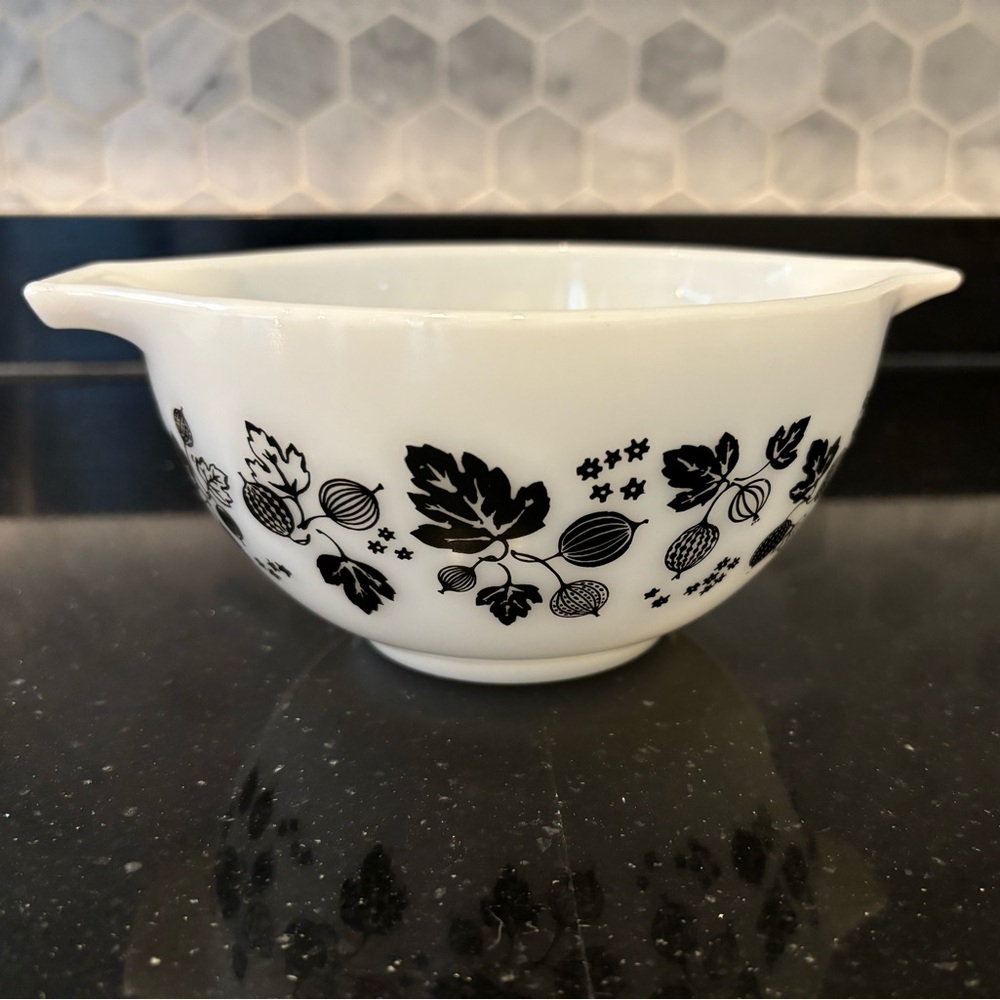 Vintage Pyrex Small Black And White Gooseberry Cinderella Bowl